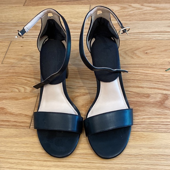 Open toe black strap high heels - Picture 3 of 5